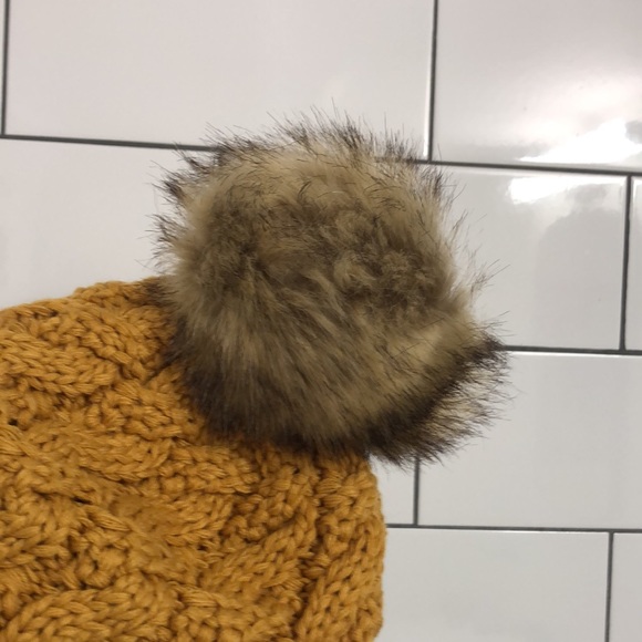 Winter hat With fuzzy inside lining - Picture 2 of 5